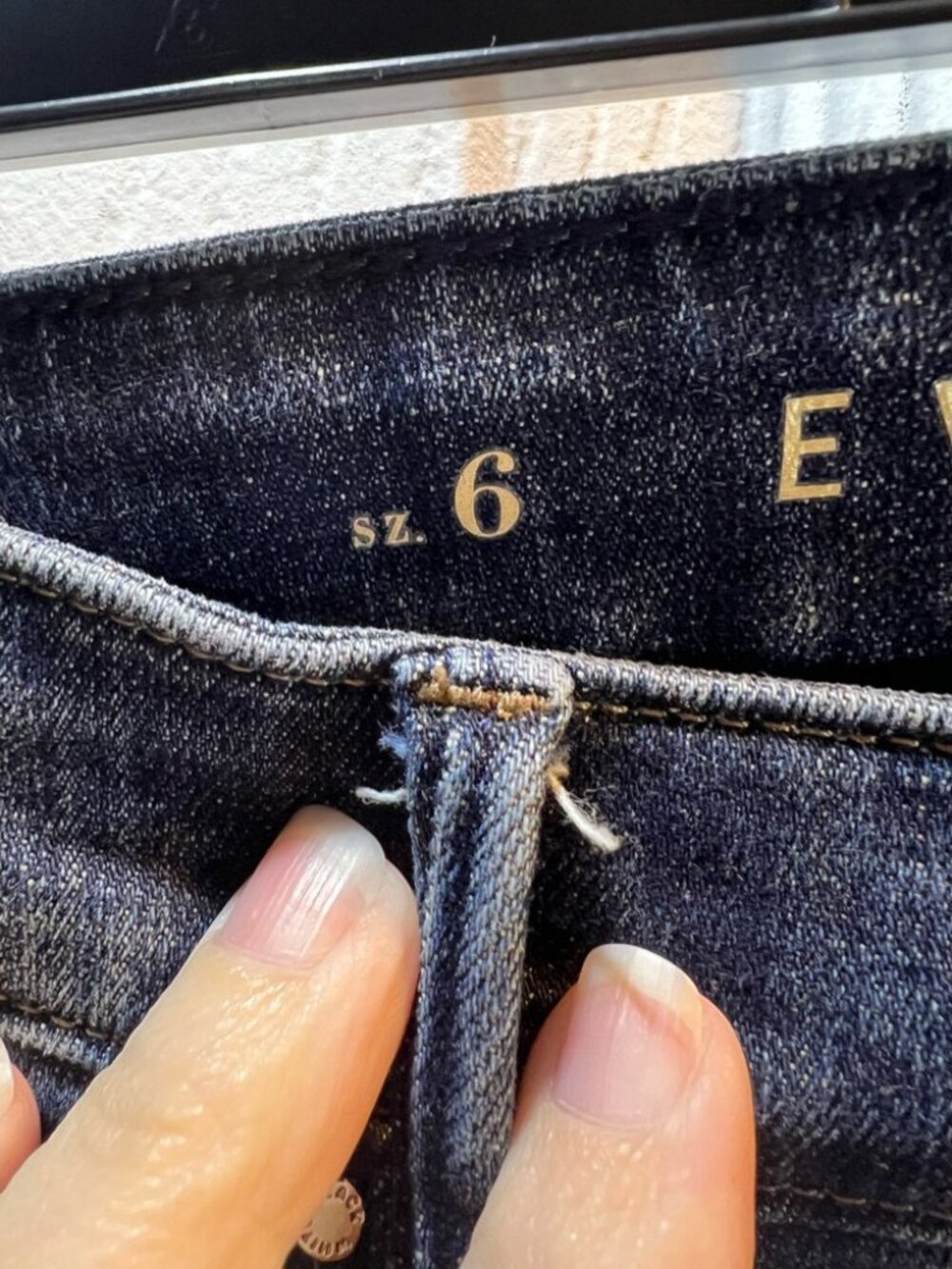 WHBM Everyday Soft Boot- Mid Rise Jeans- Size 6 - Picture 5 of 7